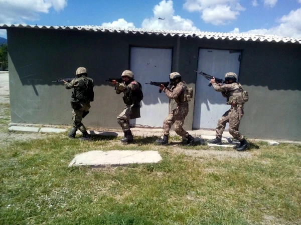 Azərbaycan xüsusi təyinatlıları suda, quruda və havada... - FOTO