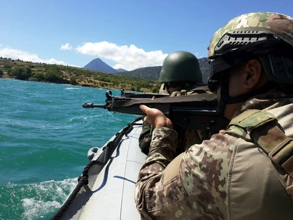 Azərbaycan xüsusi təyinatlıları suda, quruda və havada... - FOTO