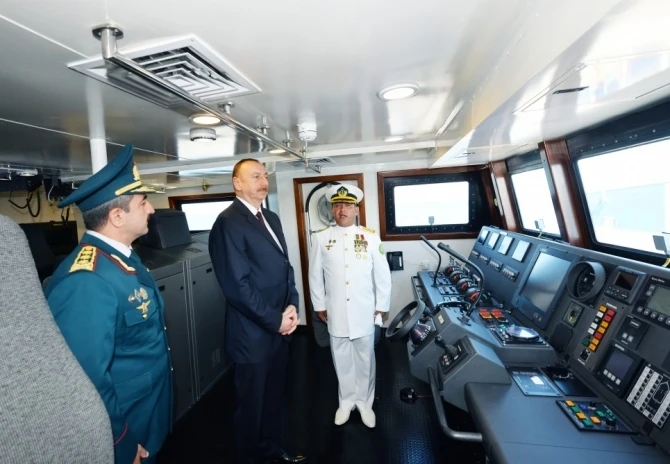 Ильхам Алиев на военном корабле (фото)