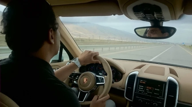 Журналисты протестировали Porsche Cayenne Turbo S и Macan S