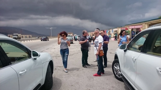 Журналисты протестировали Porsche Cayenne Turbo S и Macan S