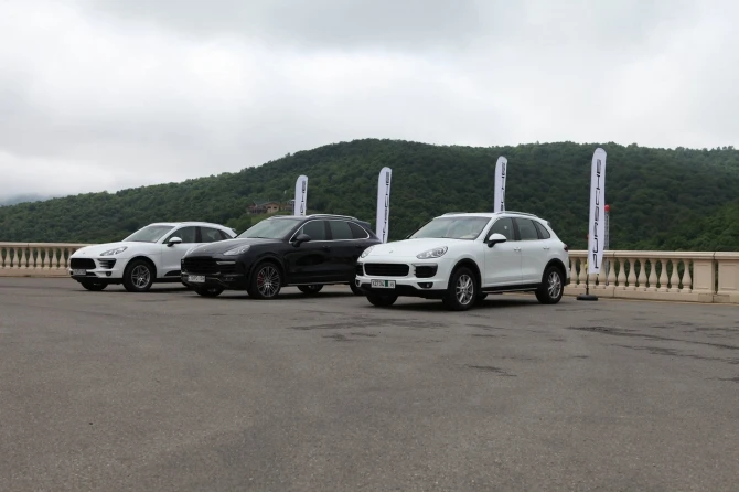 Журналисты протестировали Porsche Cayenne Turbo S и Macan S