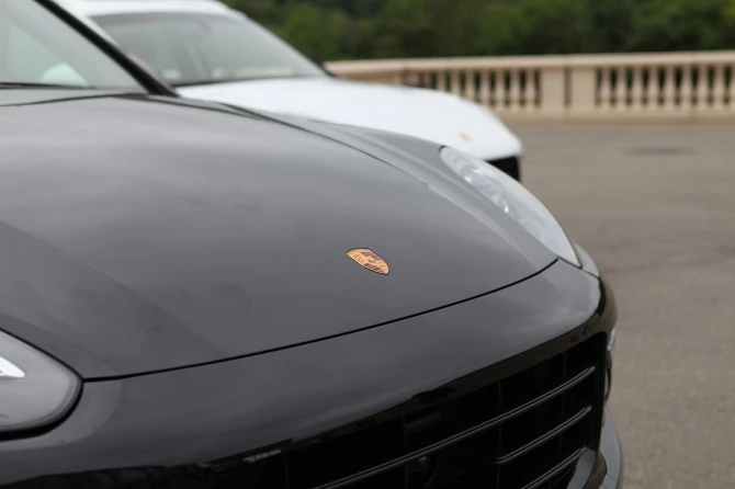 Журналисты протестировали Porsche Cayenne Turbo S и Macan S
