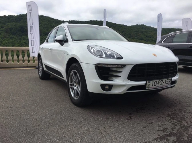 Журналисты протестировали Porsche Cayenne Turbo S и Macan S