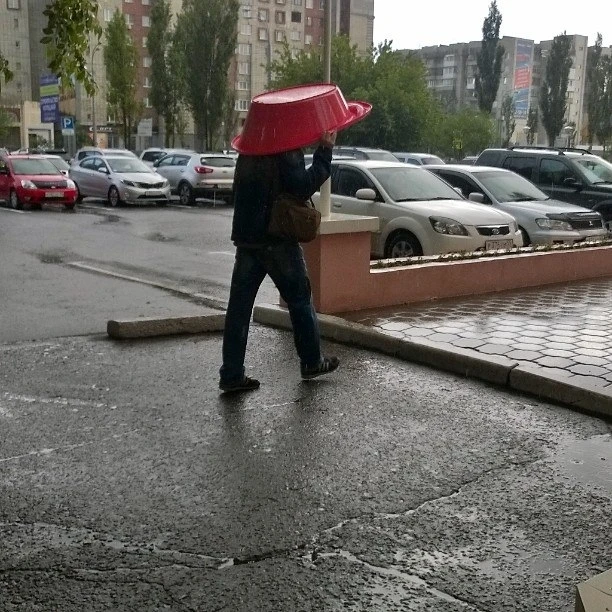Необычное природное явление: летом в городе выпал снег (фото, видео)