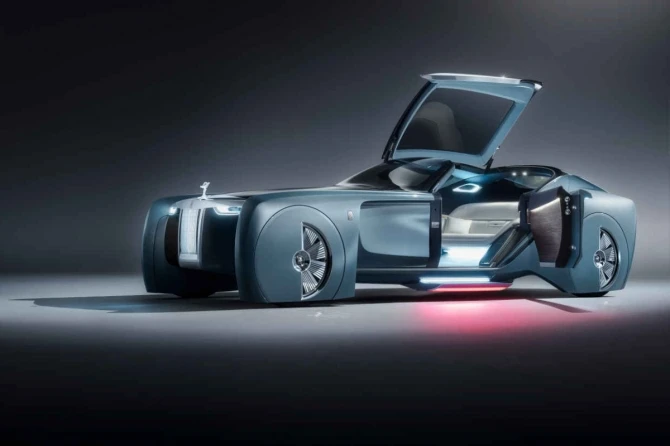 Самоуправляемый Rolls-Royce будущего (видео)