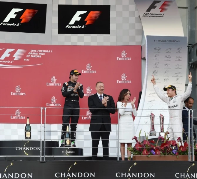 Prezident ailəsi Formula 1-də - Fotolar