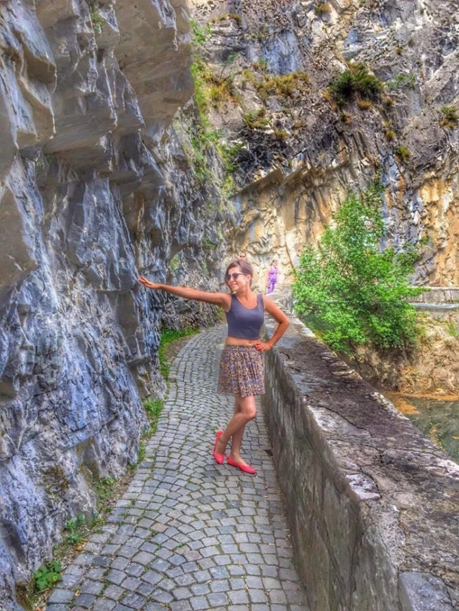 Певица Аян Бабакишиева отдыхает с дочерью в Македонии (фото)