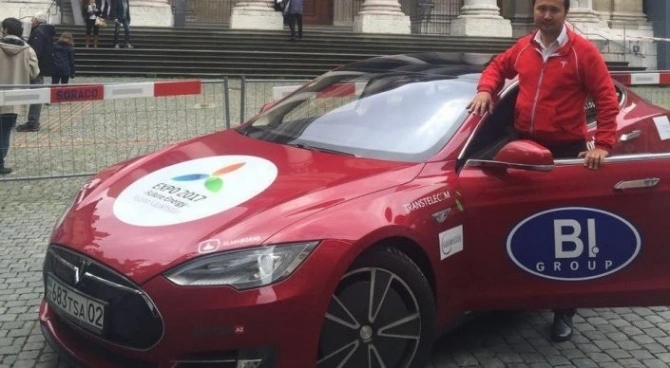 Продается Tesla S 2014 года менее чем за 20 долларов (фото)