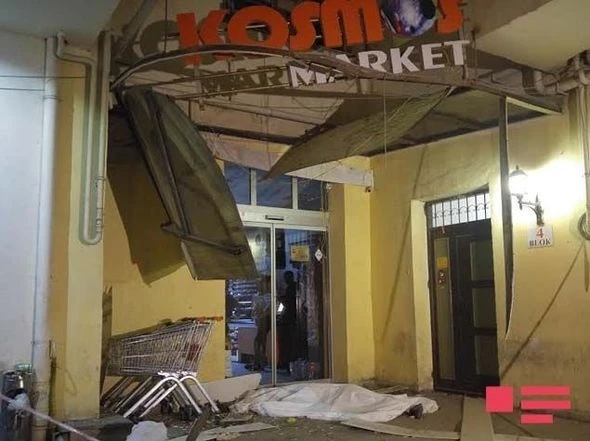 В Баку женщина выбросилась с крыши многоэтажки (фото)