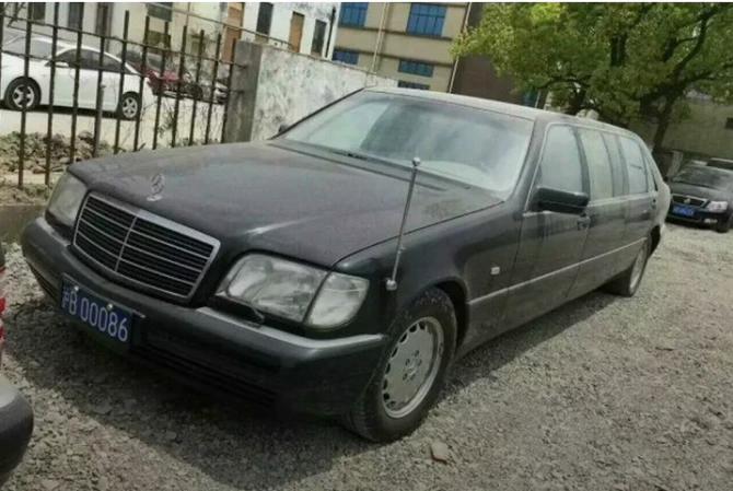 Автомобили чиновников выставлены на продажу за 