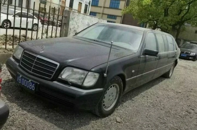 Məmurların milyonluq avtomobilləri 
