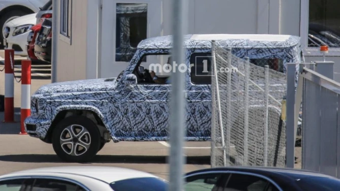 “Мерседес” вывел на тесты новый G-Class (фото)