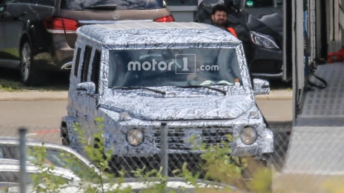 “Мерседес” вывел на тесты новый G-Class (фото)