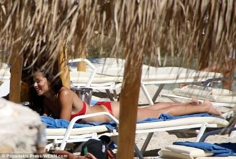 Adriananın geyindiyi bikini rekord sayda satıldı (FOTO)