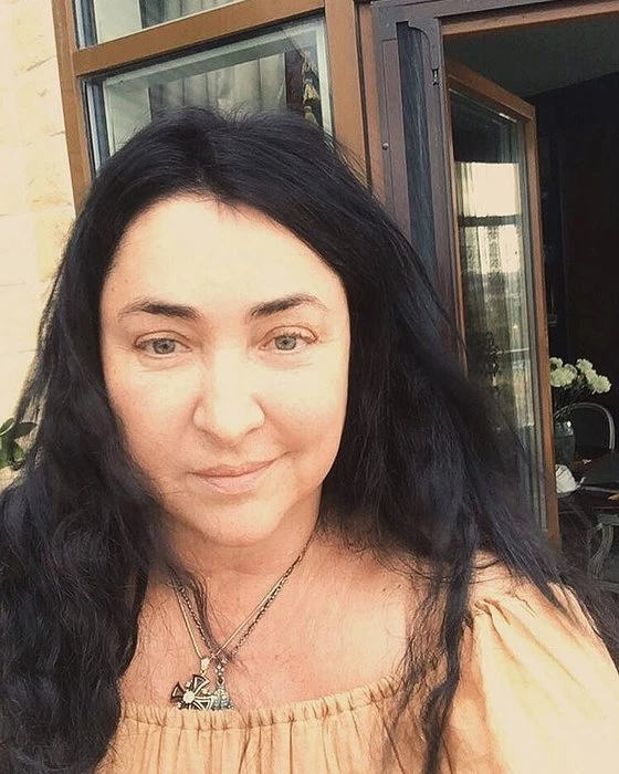 52-летняя Лолита показала фото без макияжа (фото)