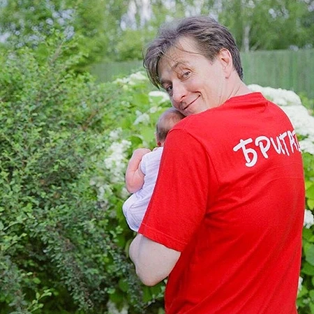 Сергей Безруков опубликовал снимок новорожденной дочери: 