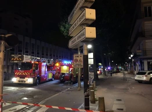 Сильный пожар в баре во Франции: 13 погибших (видео)