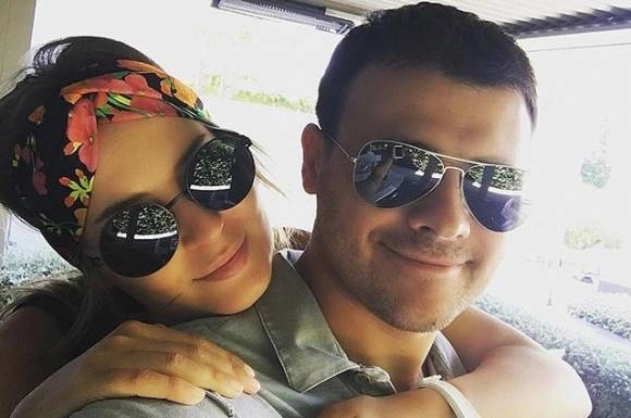 Emin sevgilisi və əkizləri ilə Fransada (FOTO)