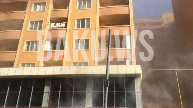 Bakıda ticarət mərkəzi yandı: 16 mərtəbəli binada həyəcan (VİDEO)