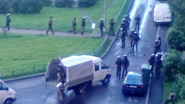 Взрывы в Петербурге: Спецоперация по задержанию террористов (видео)