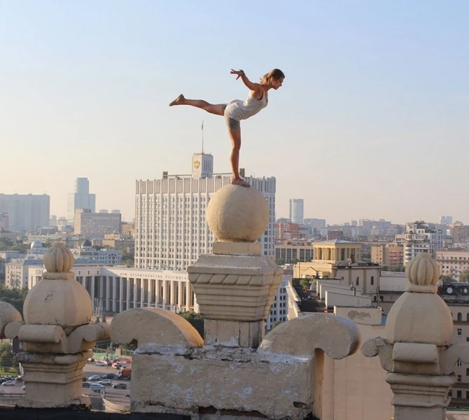 Самые рискованные селфи русской девушки (фото)