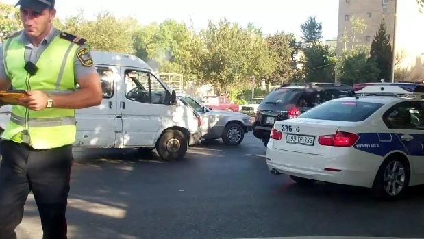Bakıda tanınmış hüquqşünas yol polisinə dərs keçdi - FOTO