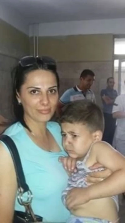 Невероятно! В Азербайджане падающего с 5-го этажа ребенка врач поймала в воздухе (видео)