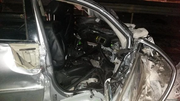 Автомобиль развалился на части в страшном ДТП недалеко от Сумгаита: 4 погибших (фото)