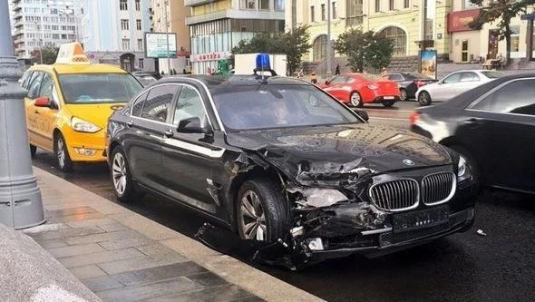 Помощник Путина попал в аварию (видео)