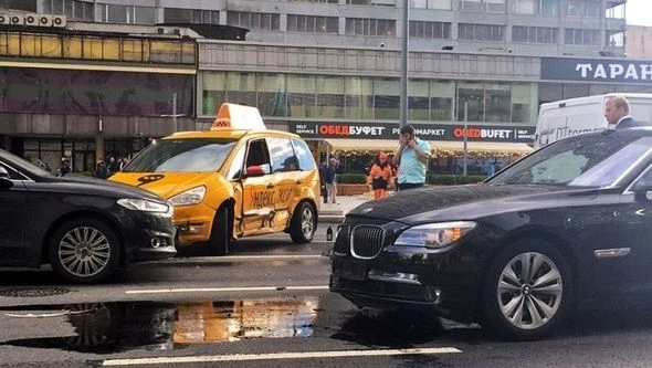 Помощник Путина попал в аварию (видео)