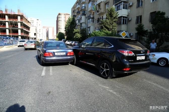 В Баку автомобиль с российскими номерами попал в ДТП (фото)