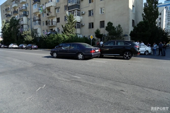 В Баку автомобиль с российскими номерами попал в ДТП (фото)