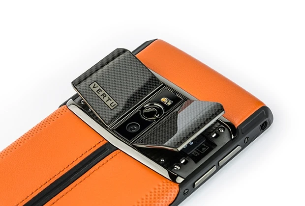 Vertu представила обновленную версию самого мощного смартфона (фото)