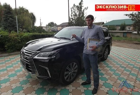 Радику Исаеву подарили Lexus (фото)