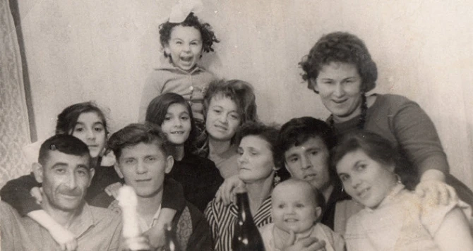 Русская женщина, ставшая второй мамой для сотни азербайджанских детей (фото)