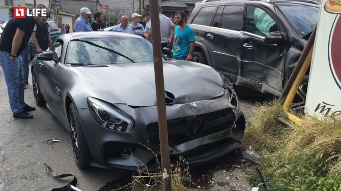 Спорткар двукратного чемпиона мира по самбо попал в ДТП (видео)