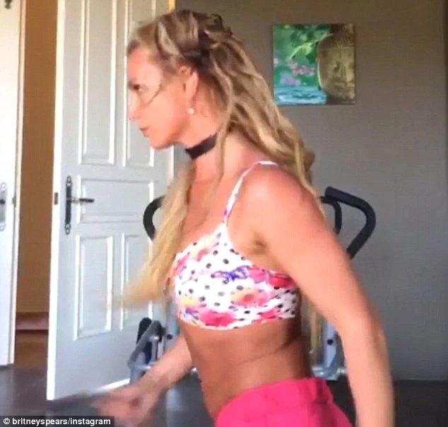 Britniey Spears keçmişə döndüyünü belə sübut etdi - FOTO