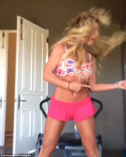 Britniey Spears keçmişə döndüyünü belə sübut etdi - FOTO