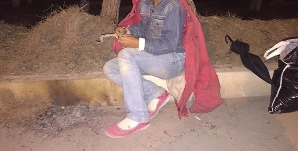 Sumqayıt yolunda biabırçılıq: ana 8 yaşlı qızından istifadə edib müştəri yığır (FOTO)
