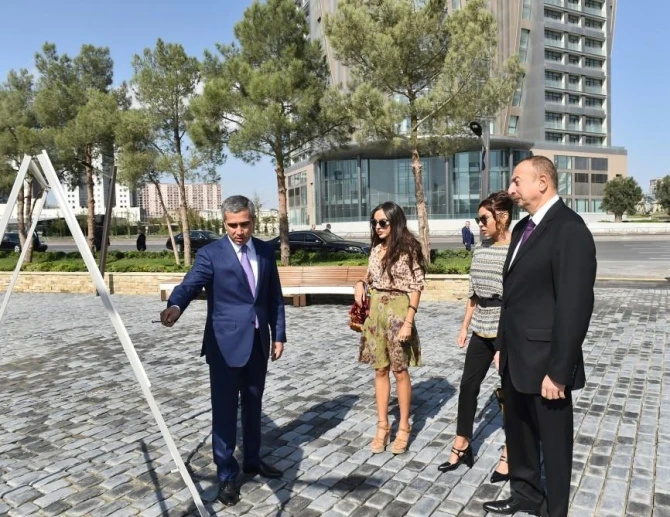 Алиевы на открытии парка 