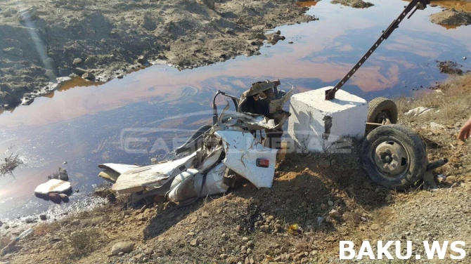 Bakıda dəhşətli qəza: Çörək maşını qatarla toqquşdu, iki yerə bölündü (FOTO)