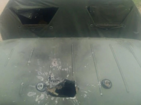 Азербайджанские солдаты одним выстрелом подбили военный автомобиль армян (фото)