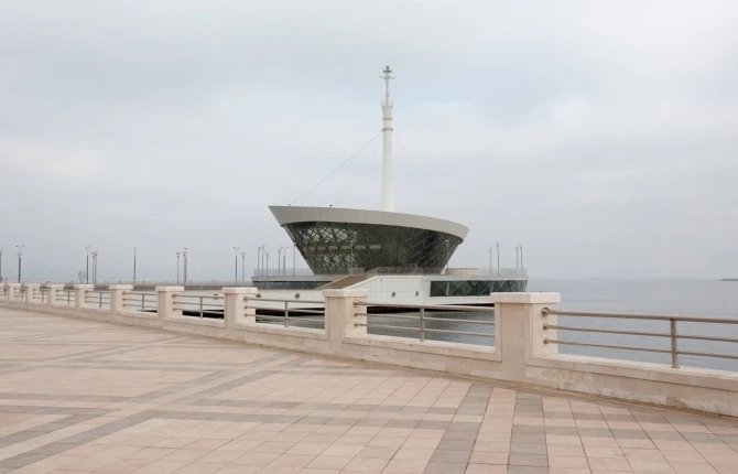 В Баку открылся ресторан на берегу моря (видео)