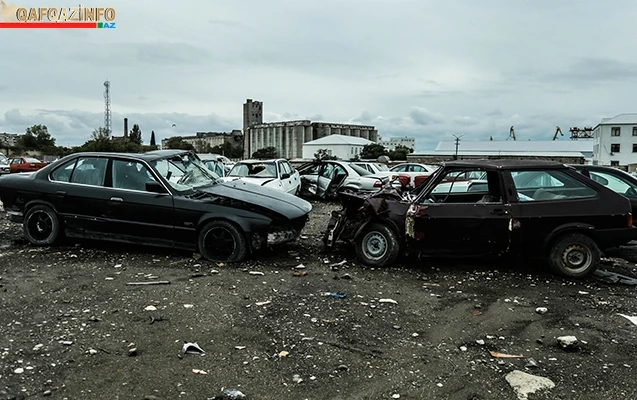 В Баку более 700 автомобилей брошены на штрафстоянке (фото)