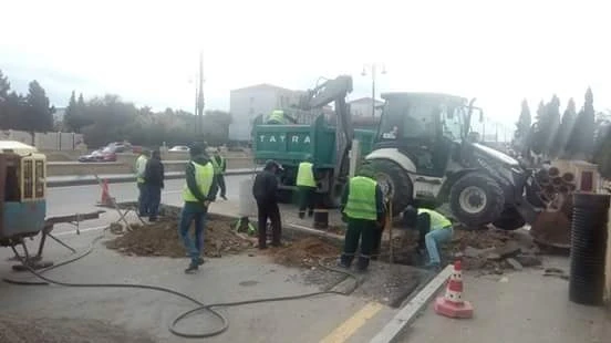 В Баку на одном из проспектов ограничено движение транспорта (фото)