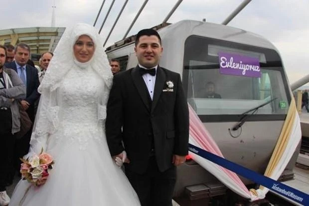 Metroda nikah mərasimi (VİDEO/FOTO)