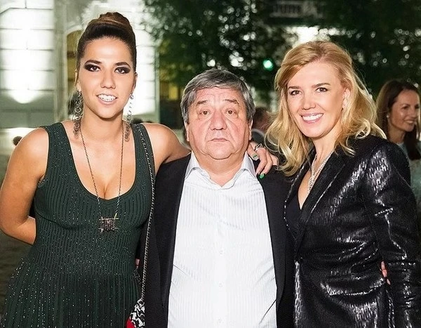 Milyarder Rəşid Sərdarovun qızının dəbdəbəli toyu oldu (FOTO)