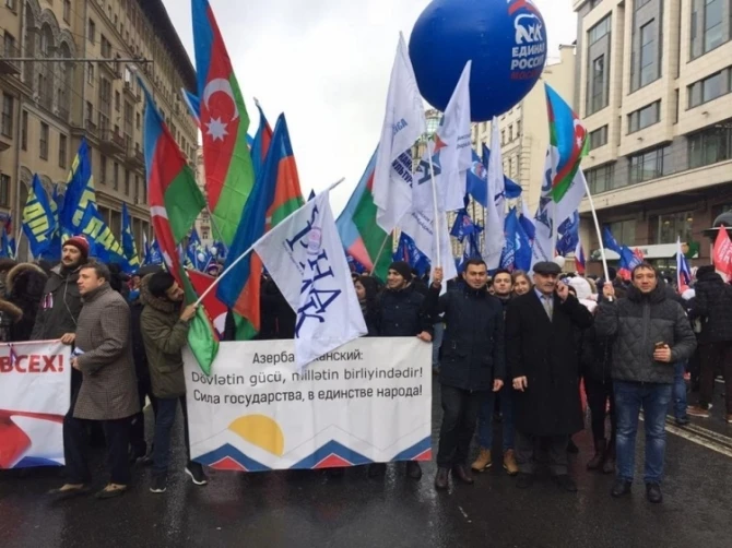 Армяне пытались поднять флаг 