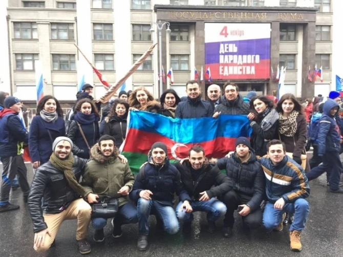 Армяне пытались поднять флаг 